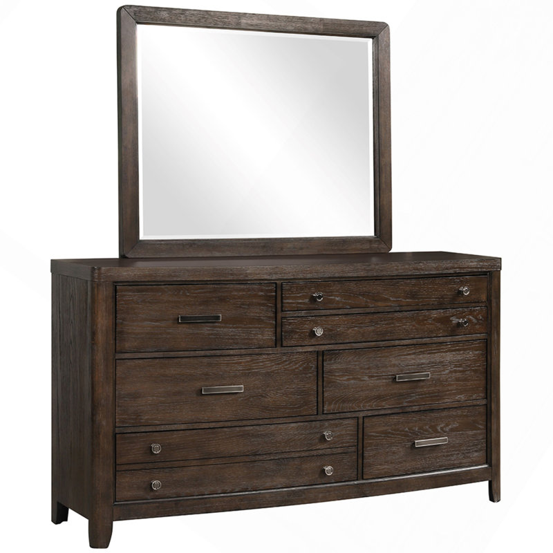 Commode antique brun avec tiroirs en cèdre