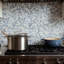 Carreau de mosaïque mural en verre recyclé 11,1 po x 11,4 po-125369063