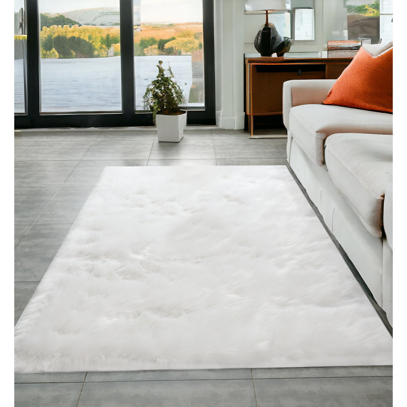 Tapis blanc lavable en fausse peau de mouton à poils longs 5 pi x 7 pi