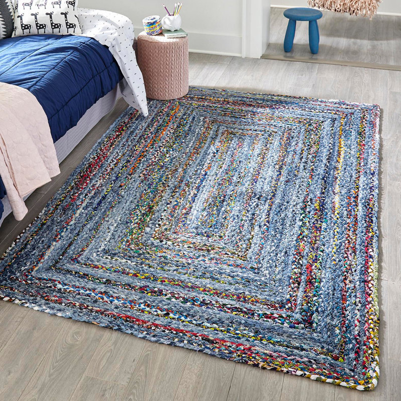 Tapis bleu tressé à la main Tullie, Rectangle 4 pi 1 po x 6 pi 1 po