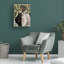 Bolognaise tenant un chat noir sur toile-94838421