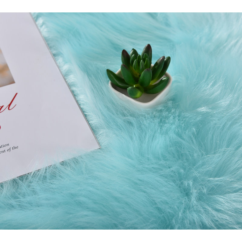 Macie-Lou Faux Sheepskin Indoor Rug, Round 3'
