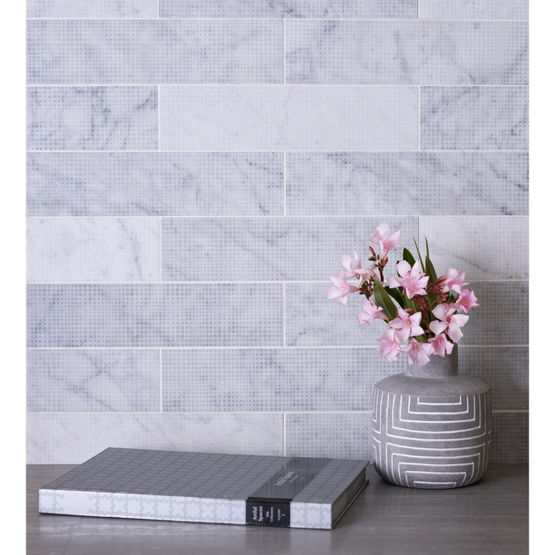 Carreau de plancher et de métro allongé à motif texturé blanc Bianco Carrara de 3 pi x 12 po Artisana (paquet de 20, 5 pieds carrés / caisse)