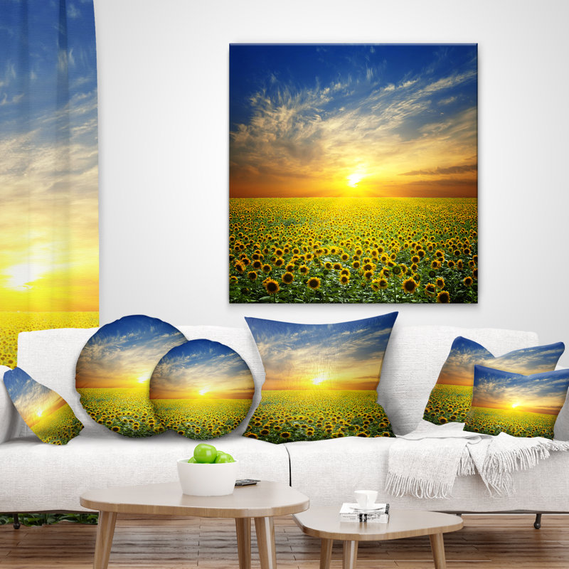 Coussin de terrain floral à coucher de soleil sur les fleurs, 18 po x 18 po, Coussin décoratif