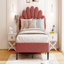Grand lit plateforme tapissier beige à motif de tête de lit en velours-957524829-957524827