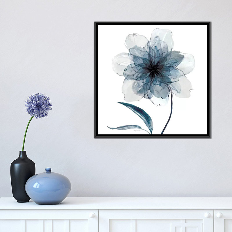 «Indigo Bloom II», impression sur toile, H 26 po x l 26 po x P 1,5 po, Toile avec cadre noir, Pas de tapis