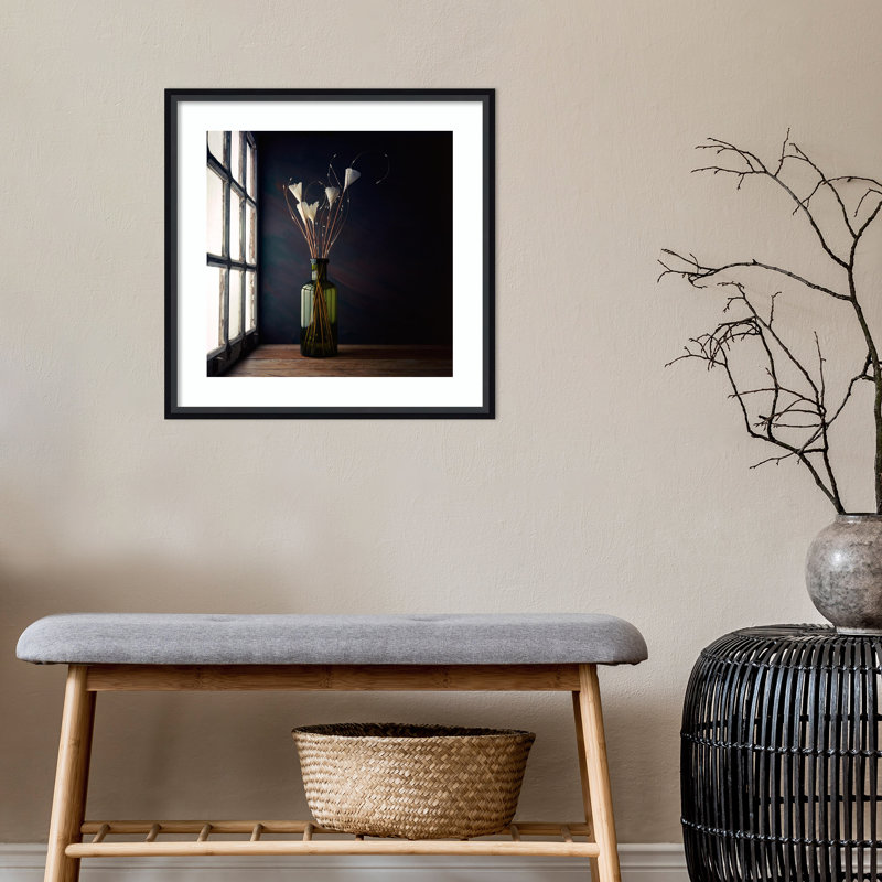The Green Bottle par Luiz Laercio - Photographie de cadre, H 21 po x l 21 po, Cadre noir