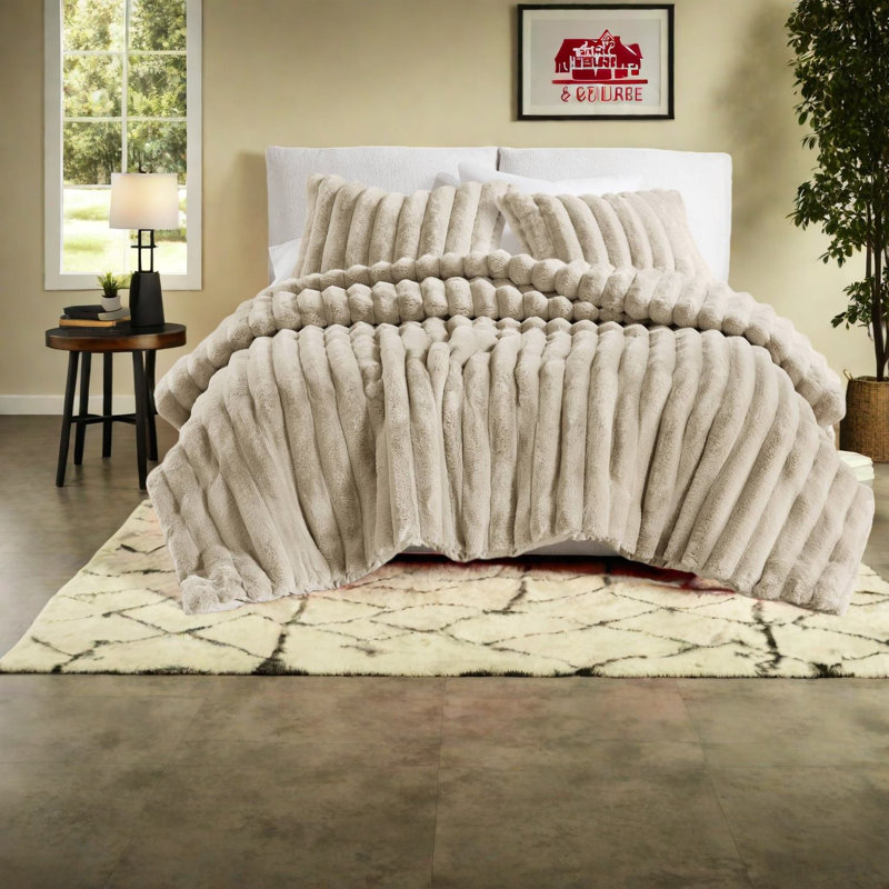 Faux Fur Bedding Sets, Polyester Comforter, Cozy Home Style