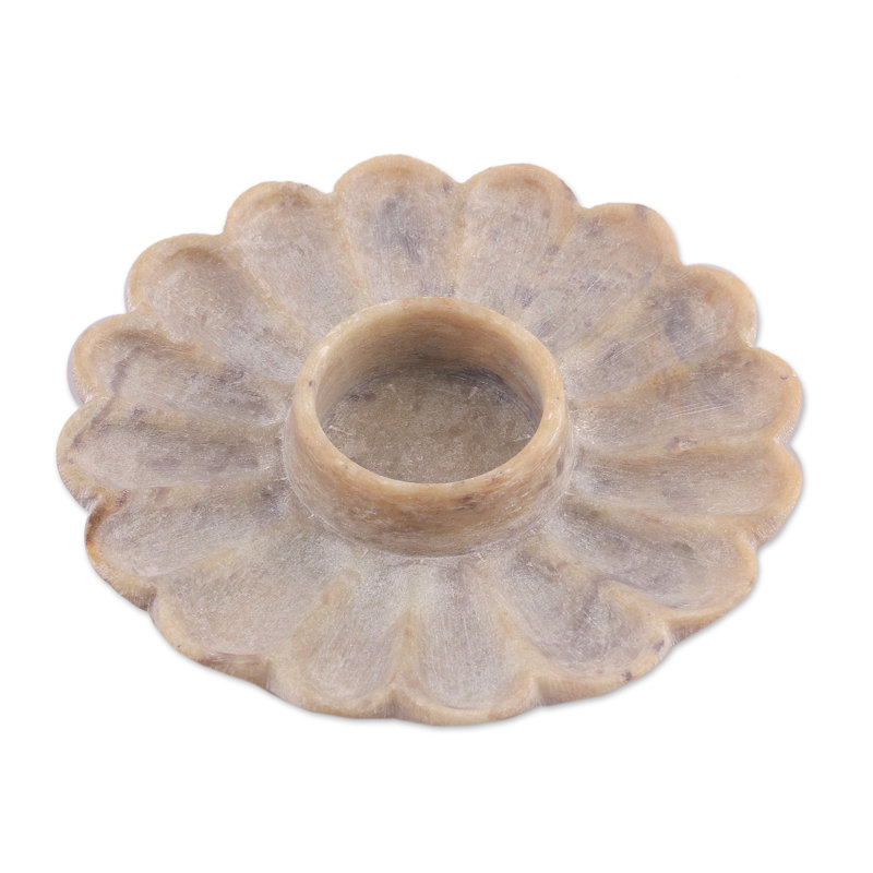 Porte-bougie en pierre à savon Novica