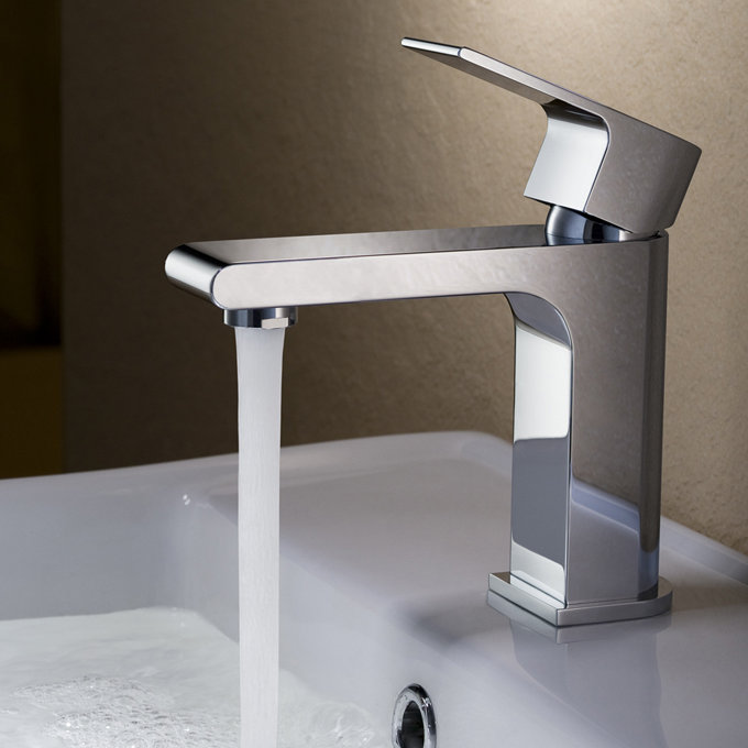 Jubilee Single Hole Bathroom Faucet – Solid Brass Single Handle Vanity Sink Faucet with Scratch-Resistant Finish & Water-Saving Aerator
