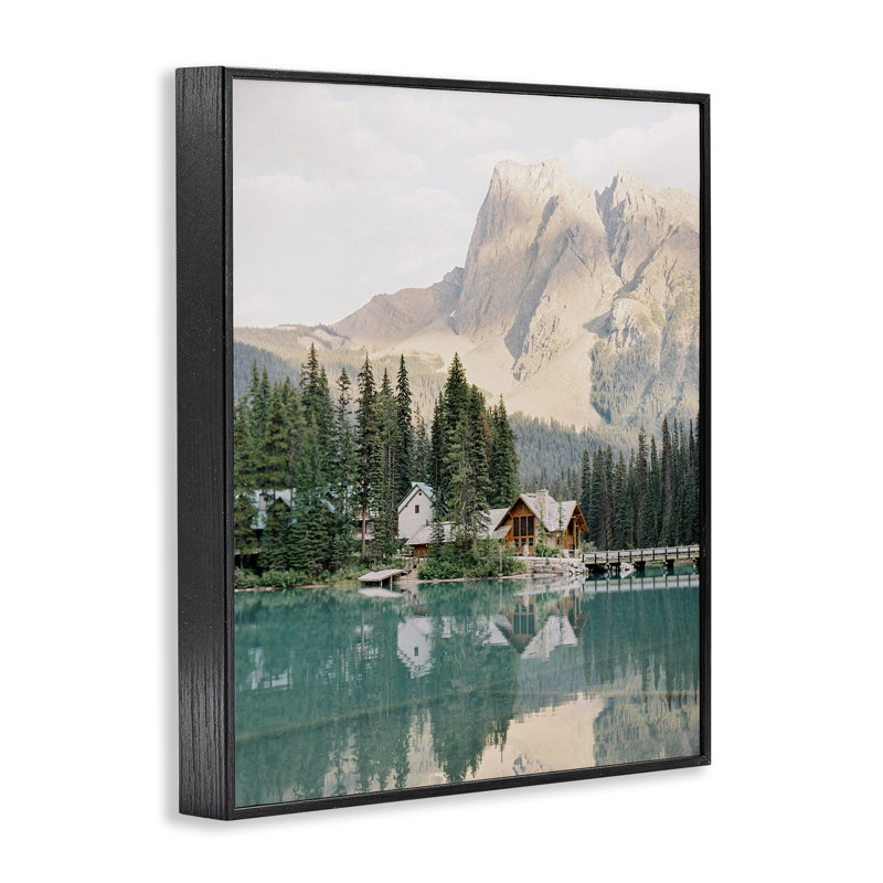 «Lakeside Cabin Landscape», estampe numérique par Justine Milton, Giclée encadrée noir minuit, H 14 po x l 11 po