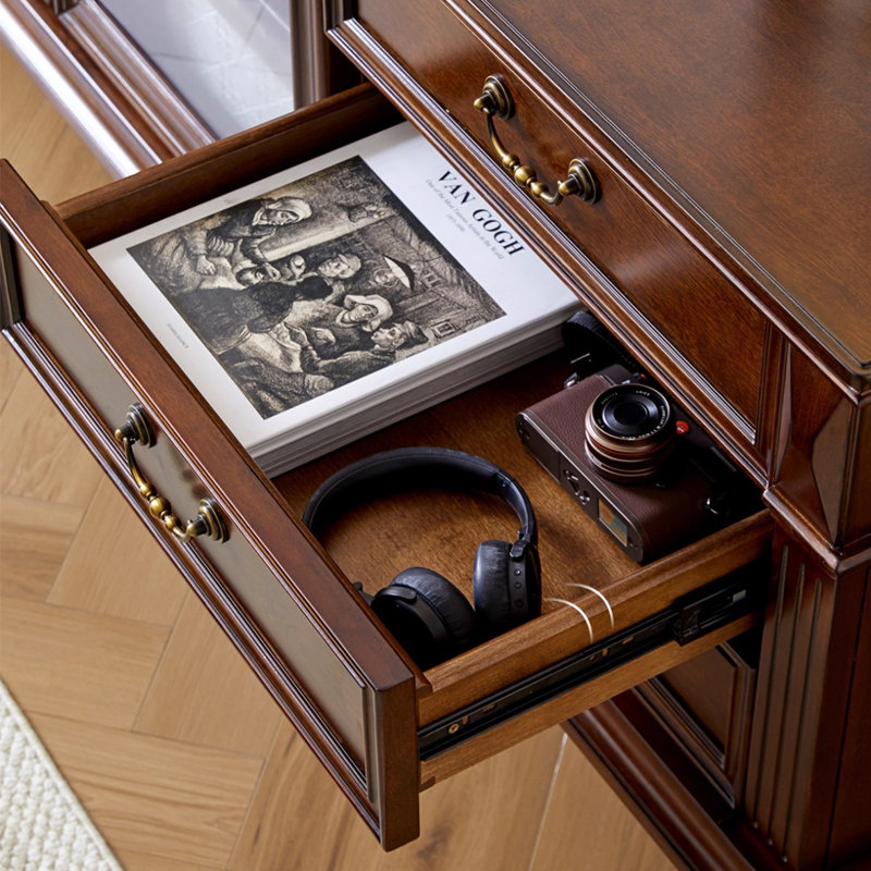 Armoire d'appoint en noyer massif