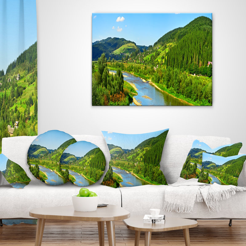 Coussins verts et rivière - paysage imprimé, 16 po x 1 po, Coussin décoratif
