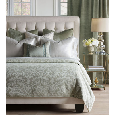 Lourde Duvet Cover