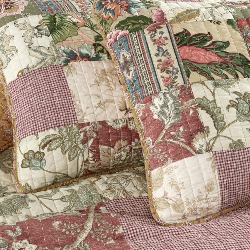 Delaney King Red Cotton Reversible Patchwork Quilt Set