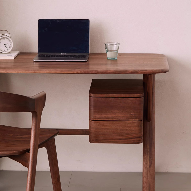 Petit bureau de style européen