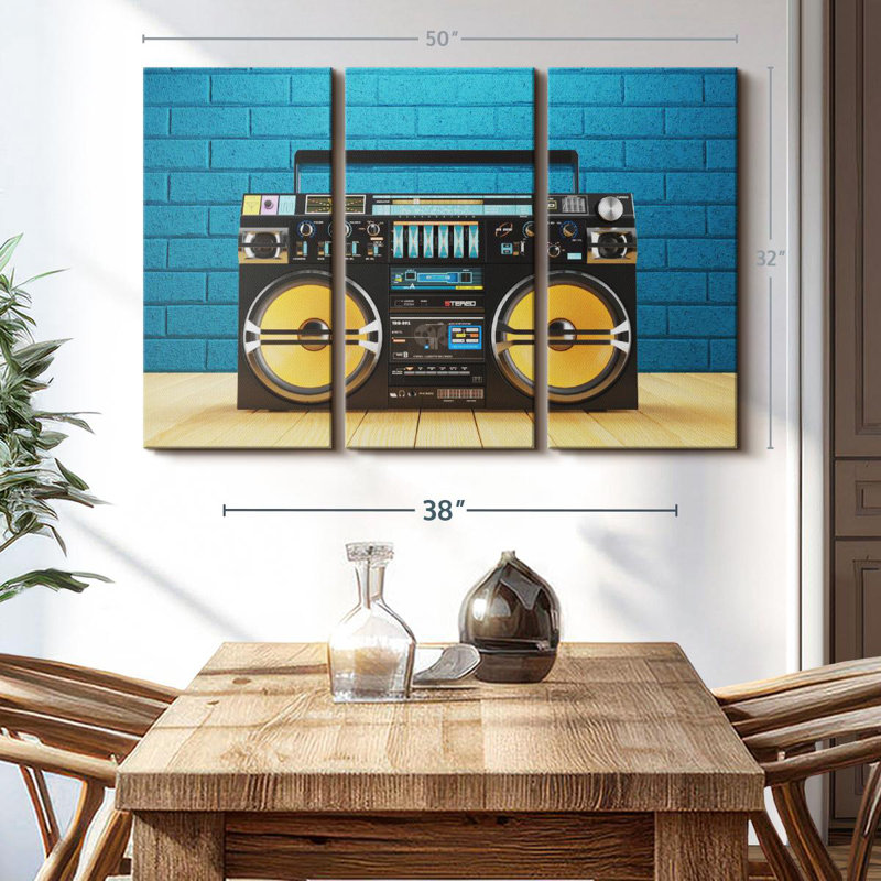 «Boombox Player» sur, H 32 po x l 50 po x P 1,25 po