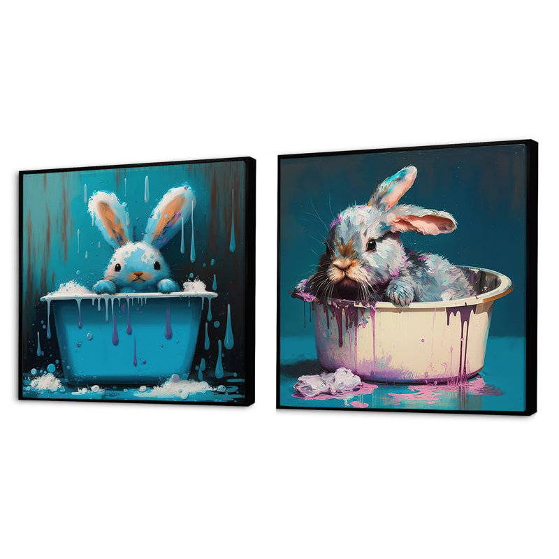 «Happy Blue Bunny In The Bath», ensemble de 2 animaux carrés, Cadre flottant noir, H 16 po x l 33 po