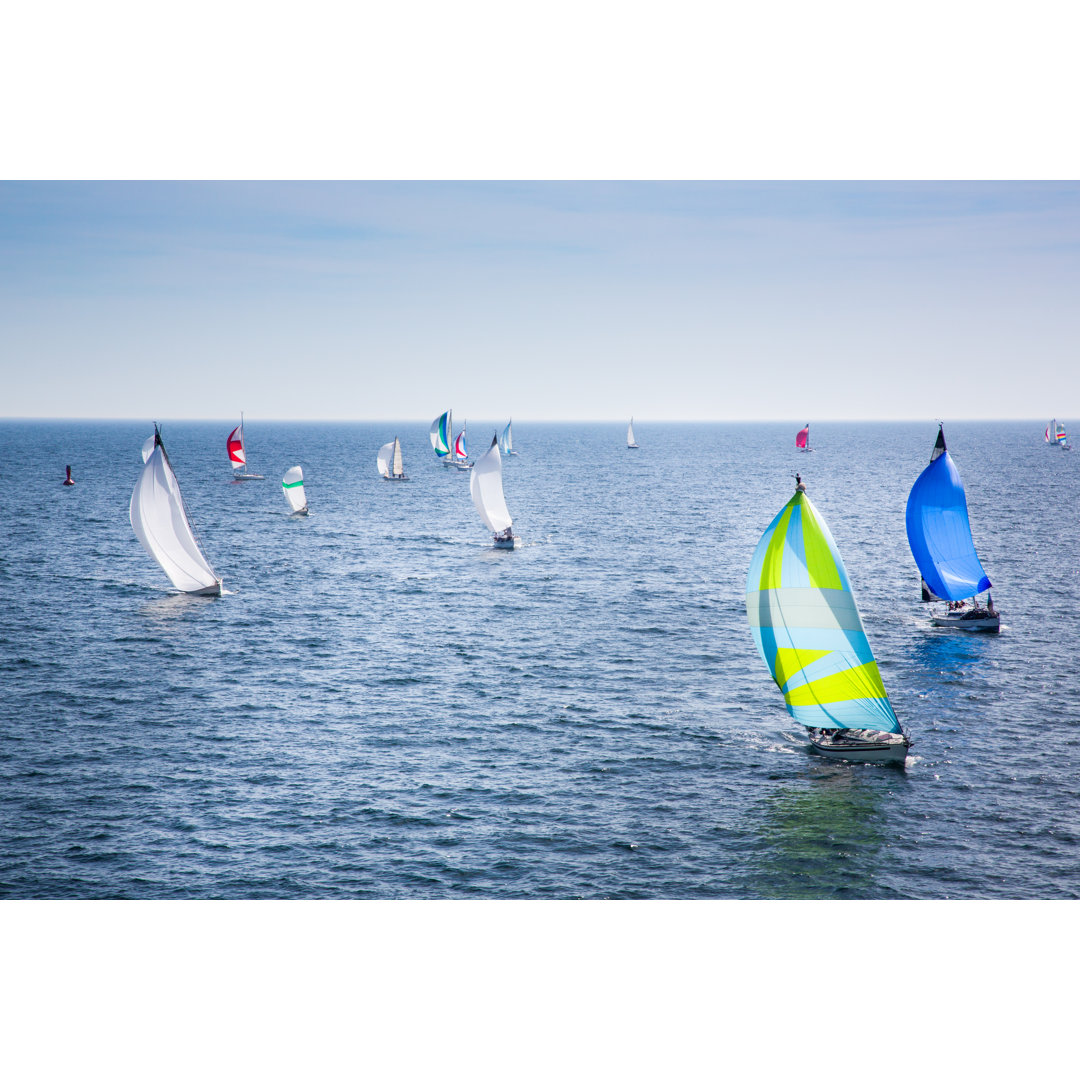 Sailboats Racing by Grandriver - Druck auf Leinwand ohne Rahmen