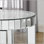 Table ronde en miroir avec incrustation de cristal, petit canapé moderne à 2 couches avec espace de rangement, table décorative argentée convenant au salon, à la chambre à coucher, au café et aux petits espaces