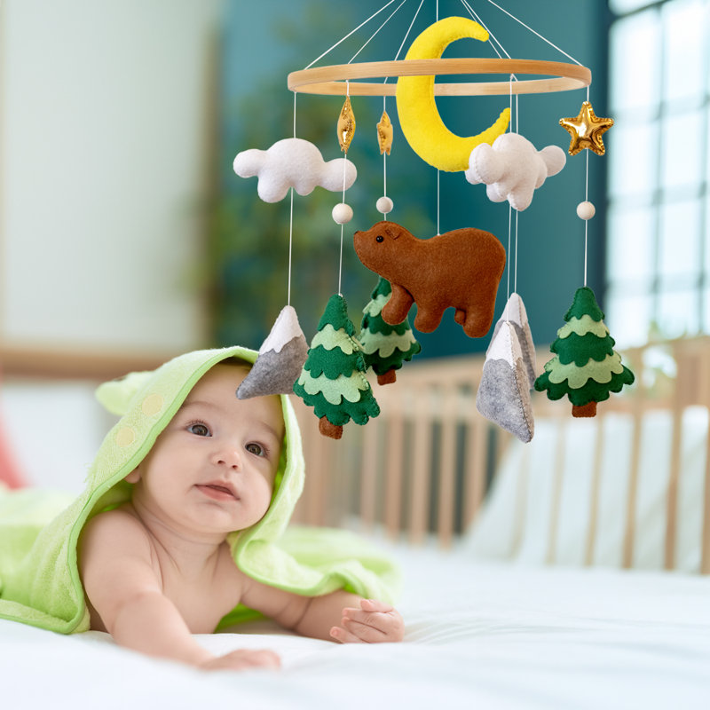 Mobile Woodland Bear pour lit de bébé