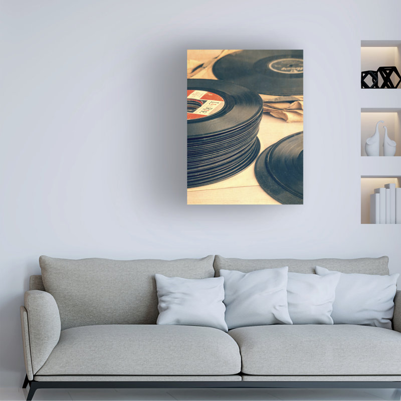 «Old 45S» par Edward M Fielding - impression sur toile tendue, H 47 po x l 35 po x P 2 po