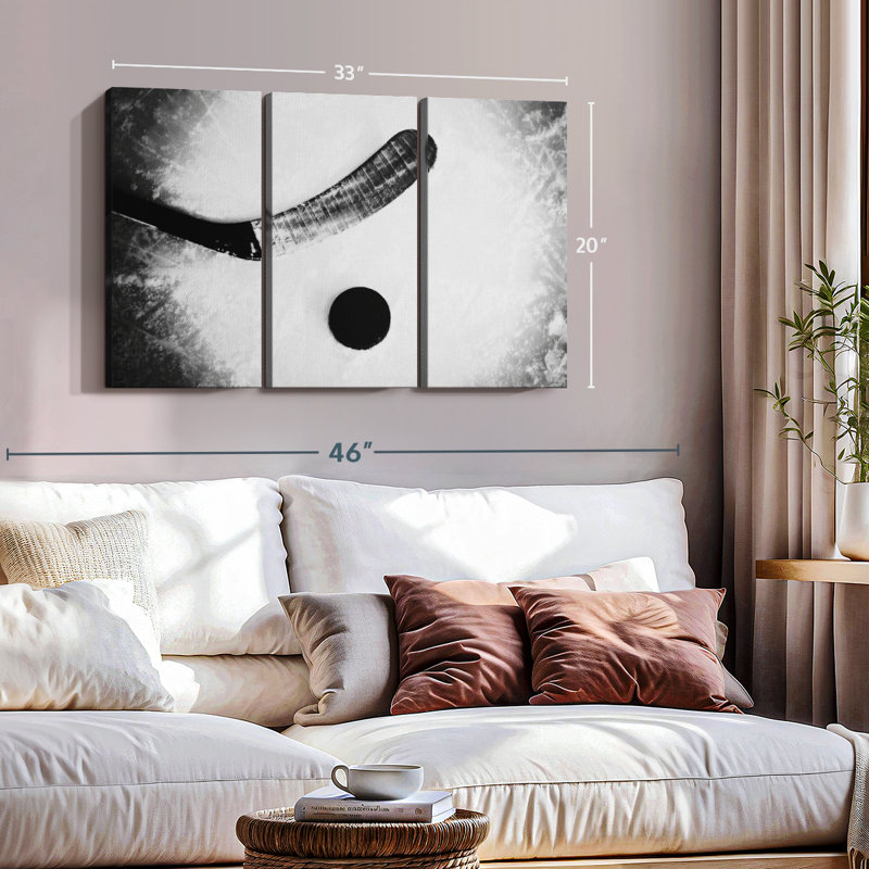 «Hockey monochrome» sur toile, H 20 po x l 33 po x P 1,25 po