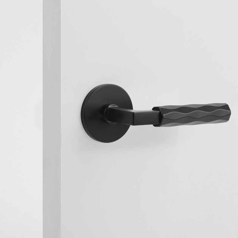 Fausse poignée de porte intérieure noire matte moderne avec rosette ronde et vis dissimulées Hailey