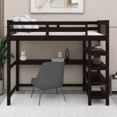Lit mezzanine en bois de pin massif avec bureau sous le lit et tablettes de rangement