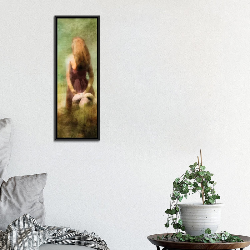 «Nymph Kiss II» par PI Studio, impression sur toile tendue, H 36 po x l 12 po x P 1,5 po, Cadre noir