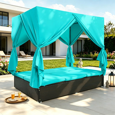 Canapé-lit double d'extérieur moderne en rotin PE avec auvent et rideaux d'intimité, réglable en 6 positions avec coussins