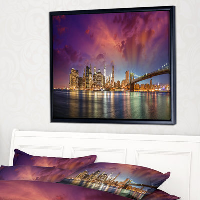 «New York City Manhattan Skyline Red», photographie encadrée sur toile