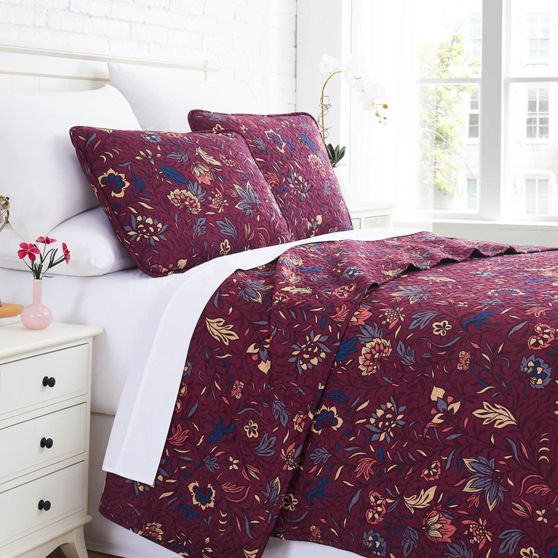 Blooming Blossoms Microfiber Quilt Set, Full/Queen Quilt + 2 Shams, Red