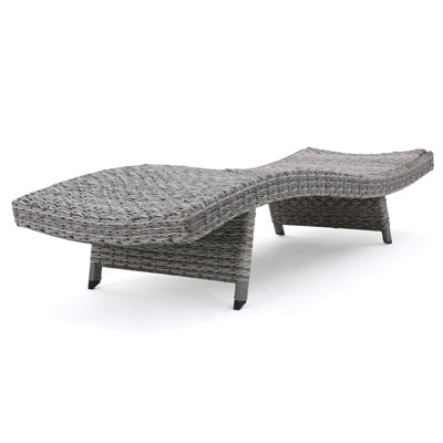 Chaise longue en osier crème