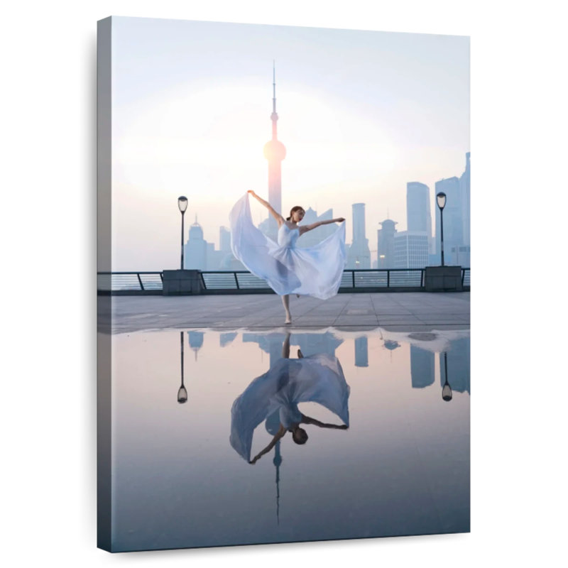Enn Dancing By The Bund, H 36 po x l 24 po