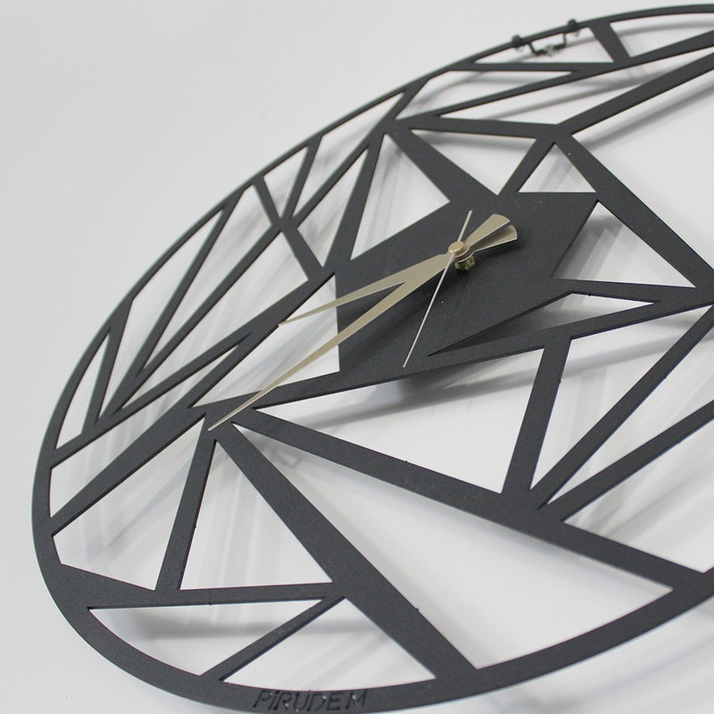 Horloge murale élégante en métal noir 19,7 po x 19,7 po | 100% métal durable avec une épaisseur de 0,08 pouce | Mécanisme silencieux, fixation murale facile | Parfait pour la décoration intérieure, les espaces de bureau et les intérieurs modernes