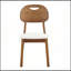 Élégantes chaises de salle à manger en bois massif de noyer avec coussins en polyuréthane blanc et dossiers évidés pour plus de confort et d'élégance-984552006
