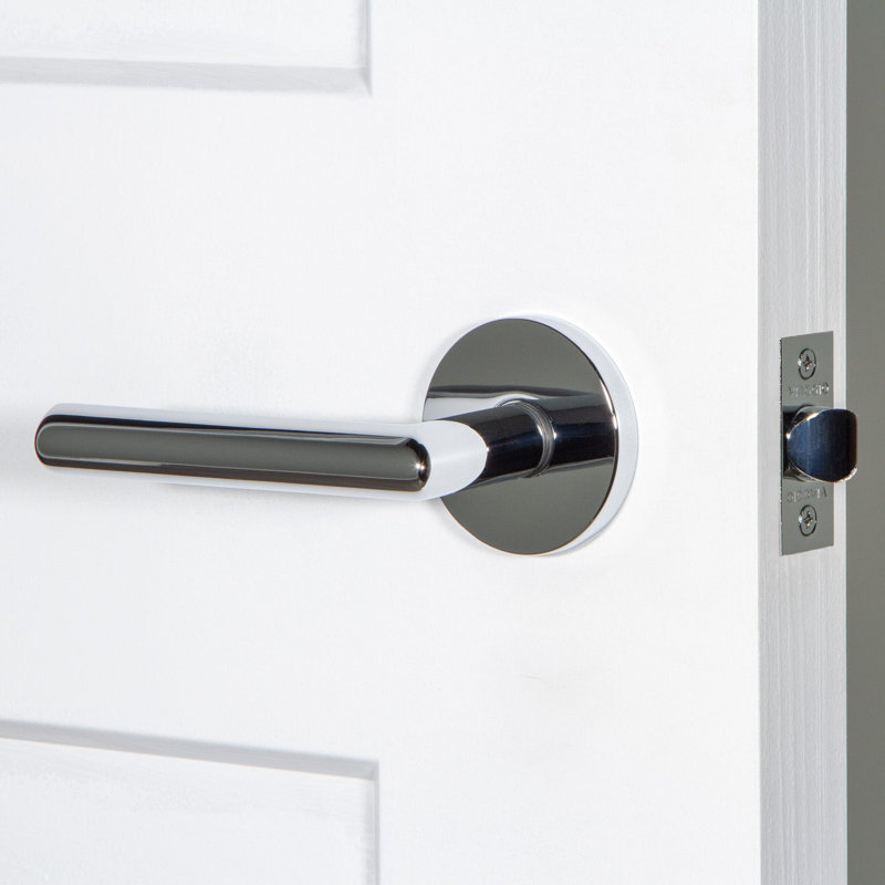 Viaggio Circolo Rosette Passage (Hall & Closet) with Moderno Lever, Left, Bright Chrome, 2.75"