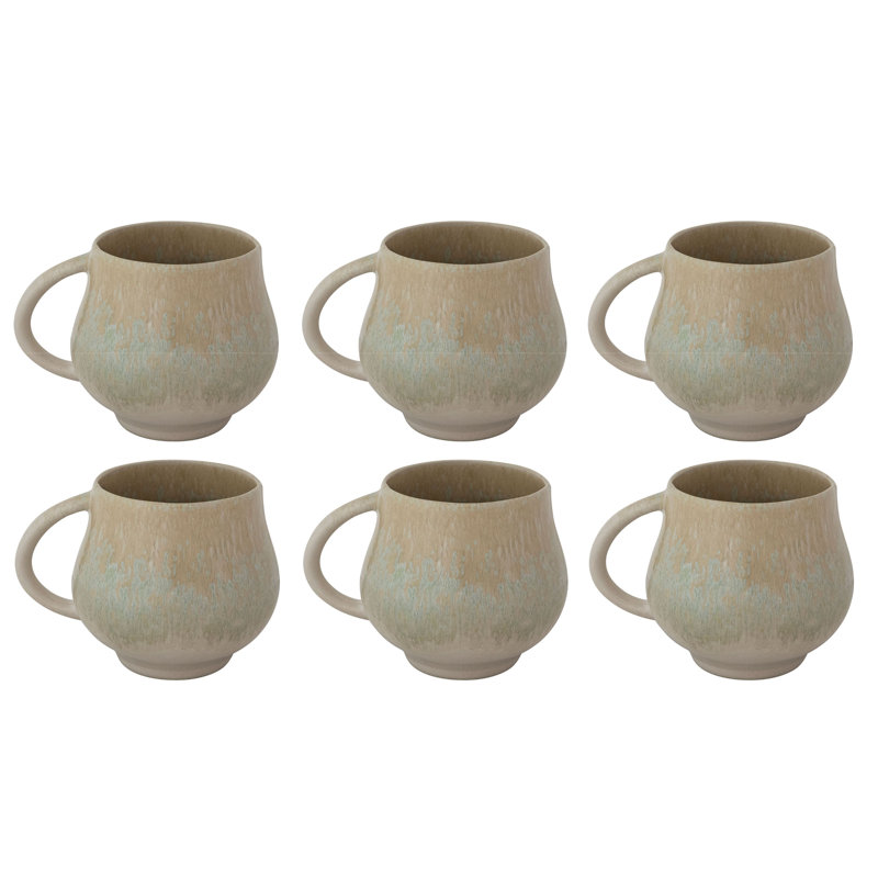 Tasses en grès dans un glacis réactif
