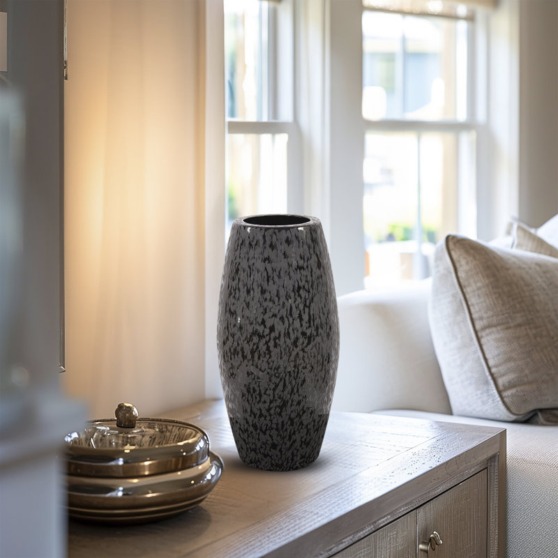 Vase de table en métal noir ergun, H 15 po x l 7 po x P 7 po