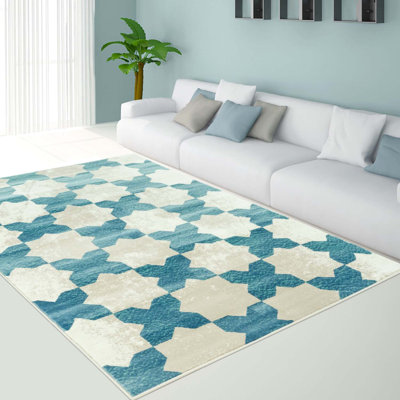 Tapis bleu à motif géométrique