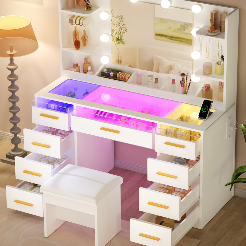 Coiffeuse de maquillage l 43,3 po avec lumières Adriel, bureau transparent, prise de courant Adriel