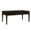 Table basse brune avec tiroirs de rangement cannelés et tiroir de fabrication à pieds carrés pour une décoration luxueuse