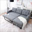 Luxueux canapé en velours à assise profonde et au design élégant, parfait pour une détente confortable et un décor élégant.