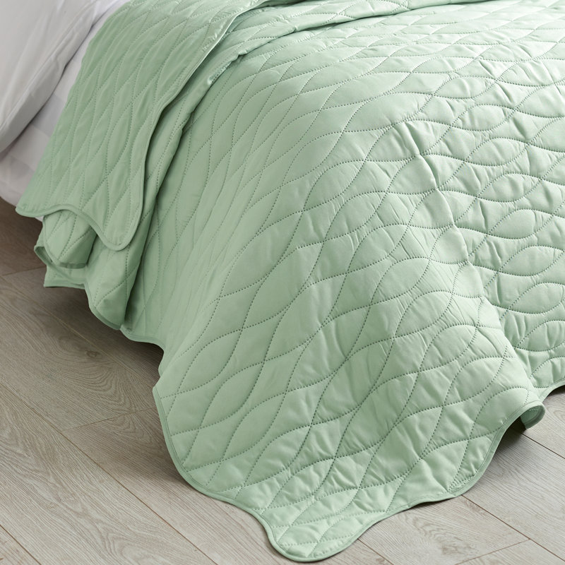 Scallop Waves Quilted Bedspread, Green