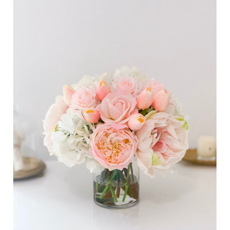 Arrangement d'hortensias dans un vase
