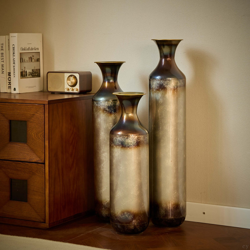 Vase de plancher Medhansh, Bronze