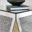 Table basse inversée à miroir triangulaire avec incrustations en cristal de diamant pour les salons et les couloirs élégants-133420029