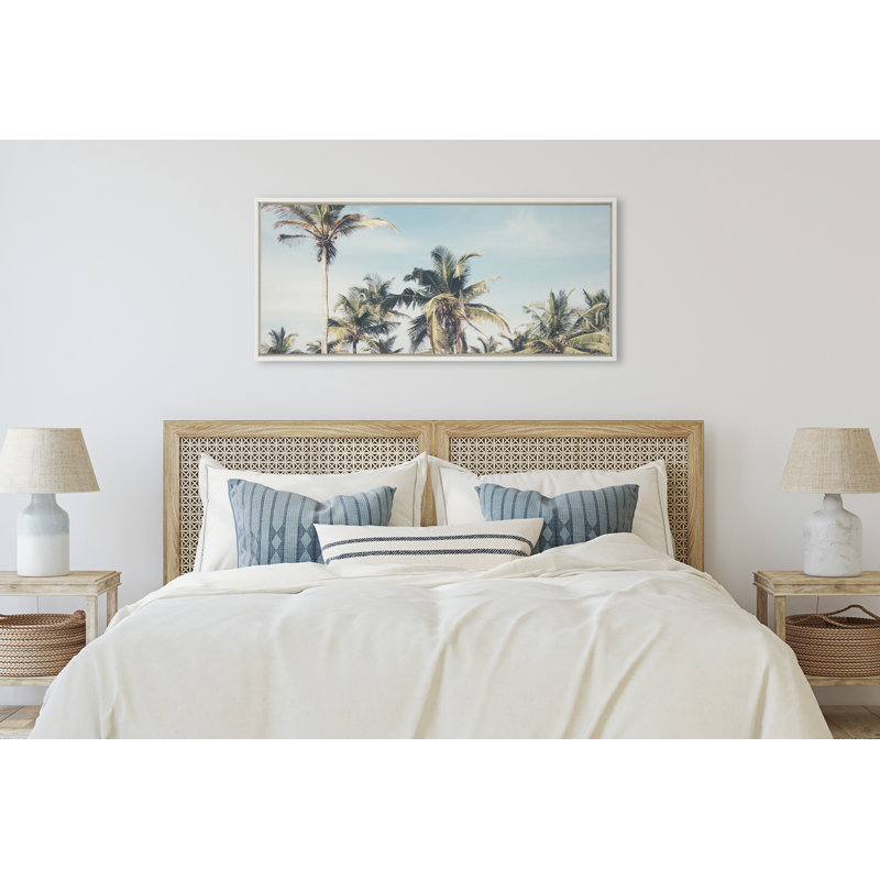 «Coastal Coconut Palm Tree Beach» par The Creative Bunch Studio, reproduction d'art sur toile encadrée