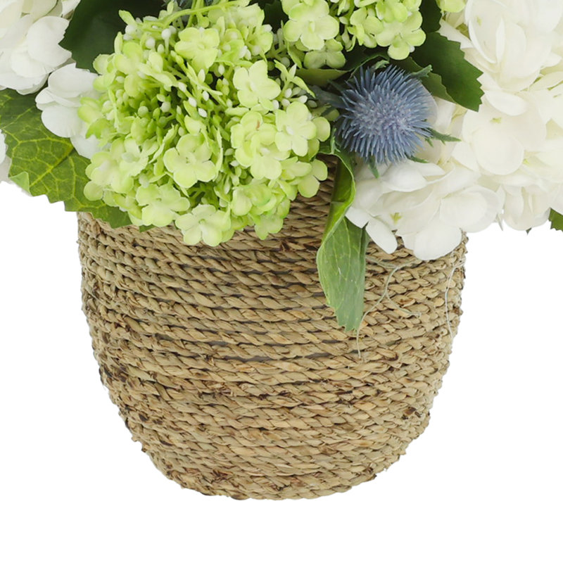 Arrangement d'hortensias et de viornes